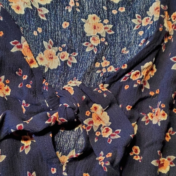 Freshman floral top - Picture 15 of 15